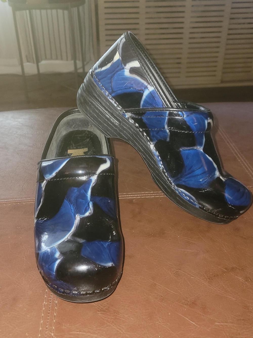 Dansko Blue & Black Marbled Patent Leather Clog Nursing Shoes Sz 38 Size 7.5 - Picture 3 of 11